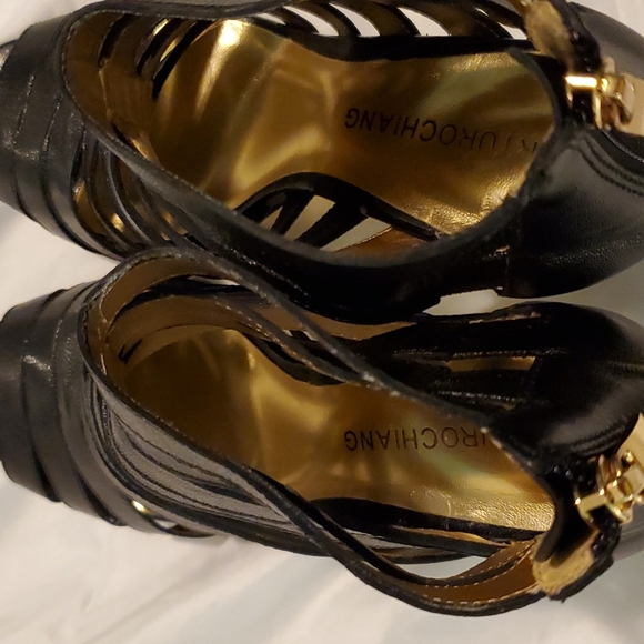 Arturo Chiang black open toe heels with gold zipper. 7.5 - Picture 5 of 7